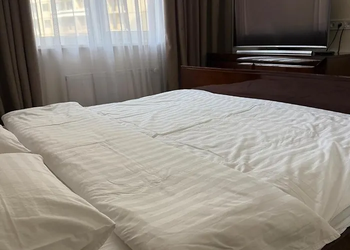 Vip In Arcadia * Odessza